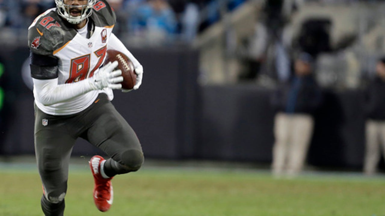 Bowles says Seferian-Jenkins will 'sink or swim on his own'